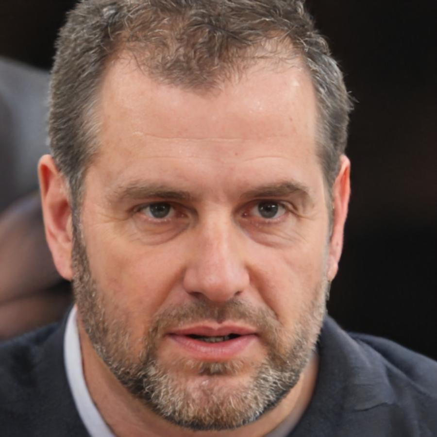 Ritratto professionale di Luca Benedetti, direttore tecnico specializzato in narrativa 3D interattiva